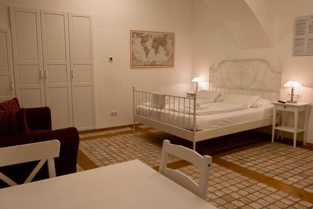 Modern Studios Near City Center Відень Екстер'єр фото