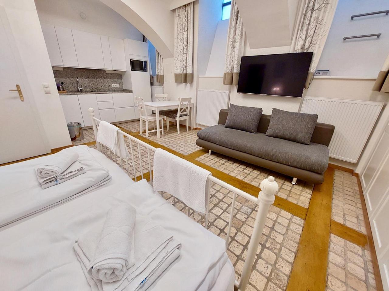 Modern Studios Near City Center Відень Екстер'єр фото